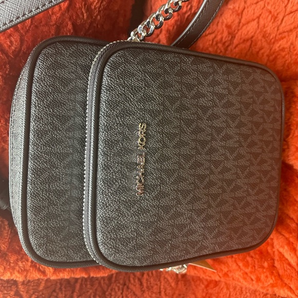 Michael Kors Jet Set Crossbody - Picture 2 of 7